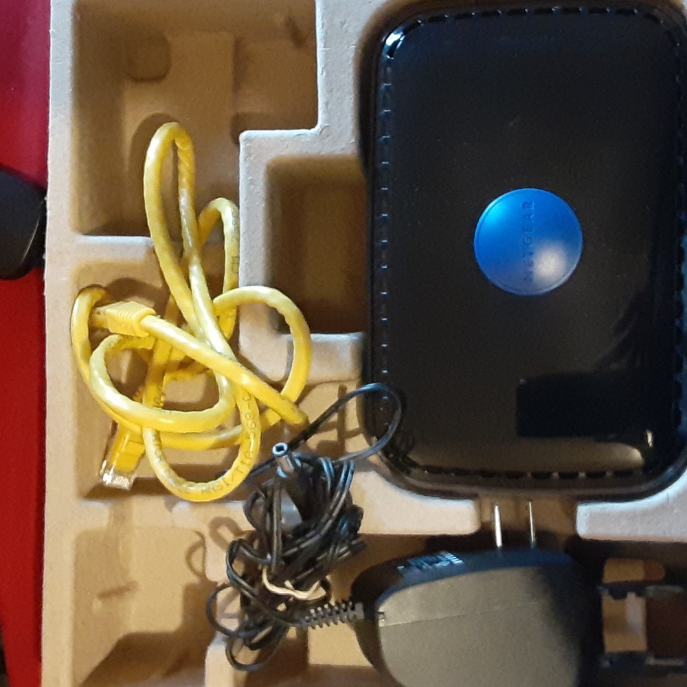 Netgear N600 Duel Band Router - Picture 6 of 6